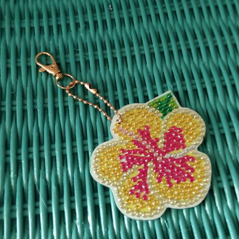 🆕 Hibiscus Keychain - Picture 2 of 2